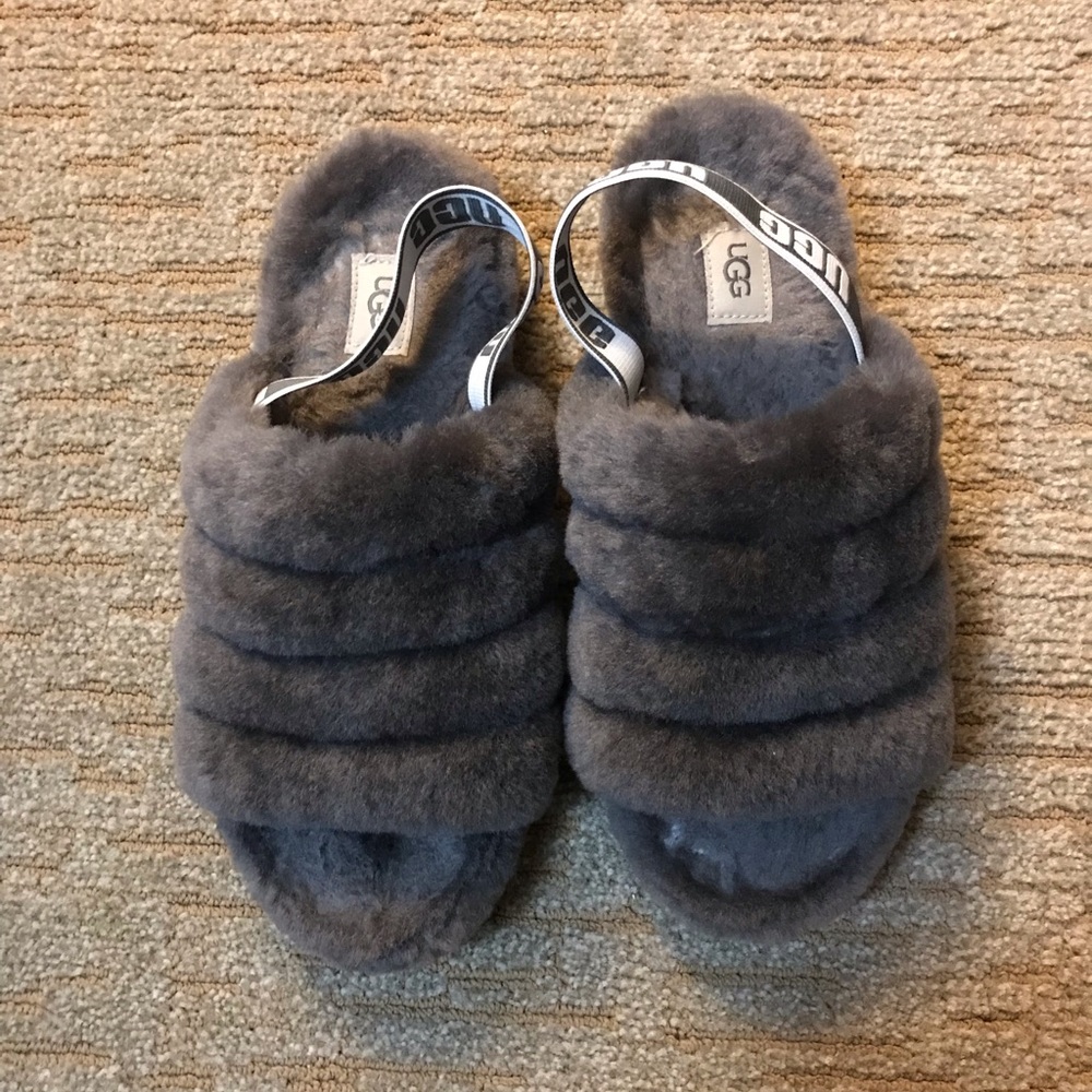 UGG SLIPPERS gray